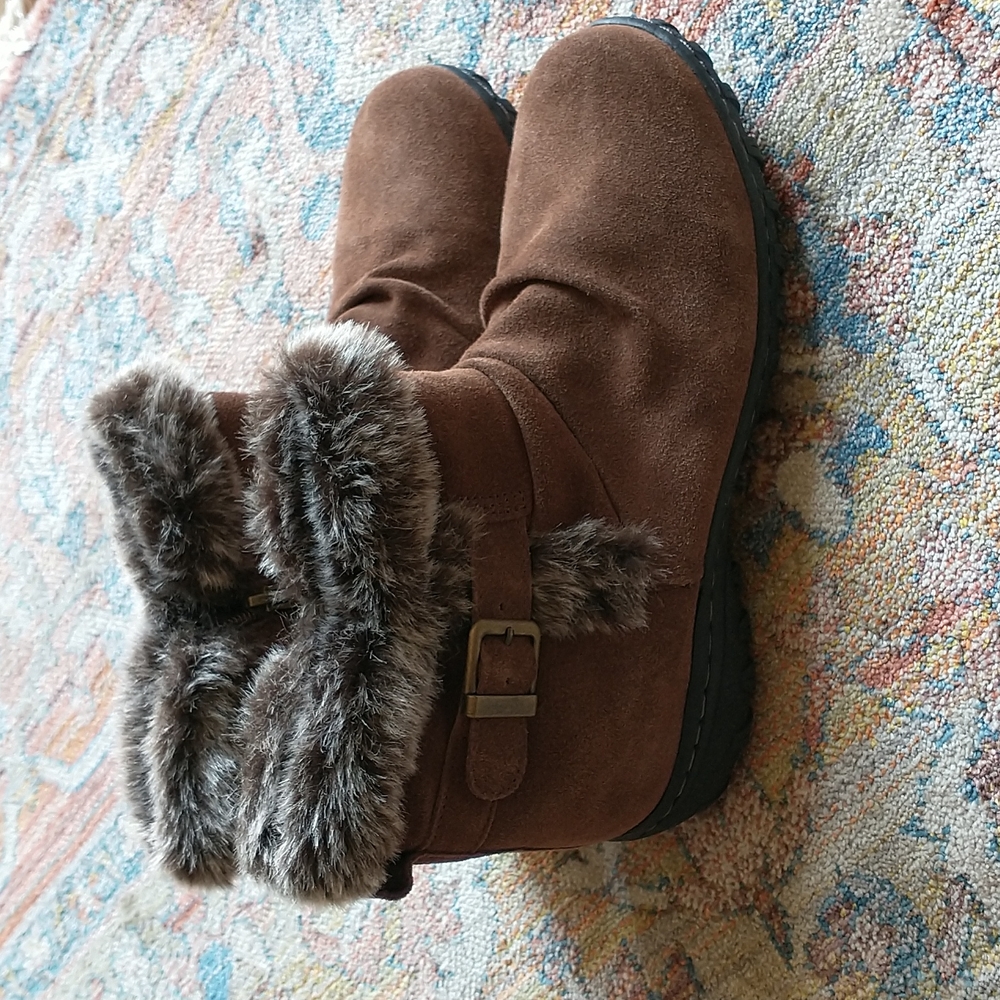 Brand New women's khombu boots